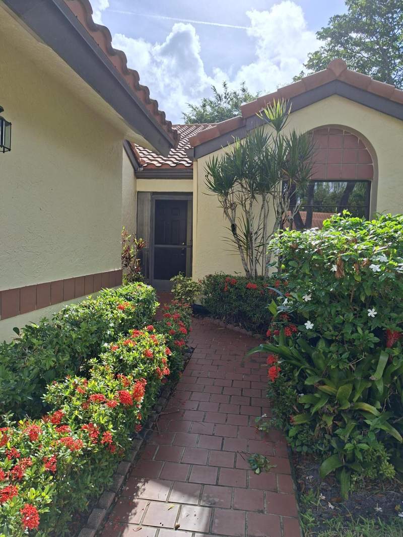 2 bedroom Condominium at 10032 Andrea Lane, Palm Chase Lakes Condo, Boynton Beach — photo 2