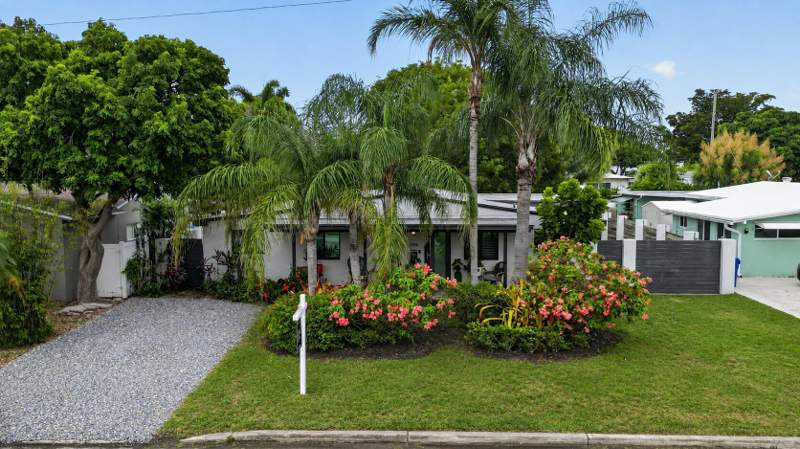 5 bedroom Single Family Residence at 1436 NE 17th Terrace, Progresso, Fort Lauderdale — photo 2