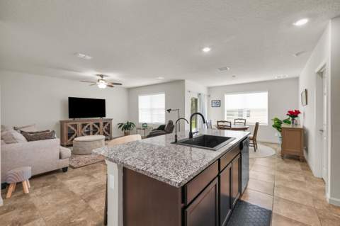 6379 NW Northwood Loop, Port St. Lucie FL - photo 6 of 48
