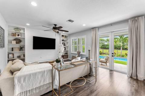 8421 Calabria Lakes Drive, Boynton Beach FL - photo 12 of 74