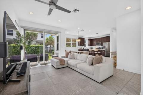 6994 Pines Circle, Coconut Creek FL - photo 7 of 63