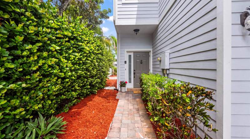 3 bedroom Townhouse at 902 S Federal Highway #8, Pineapple Village 2, Lake Worth Beach — photo 3