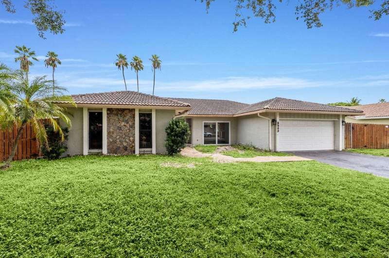 4 bedroom Single Family Residence at 8560 NW 2nd Street, Shadow Wood, Coral Springs — photo 3