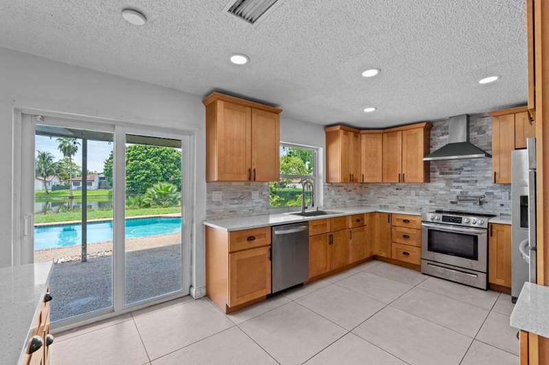 4 bedroom Single Family Residence at 8560 NW 2nd Street, Shadow Wood, Coral Springs — photo 5