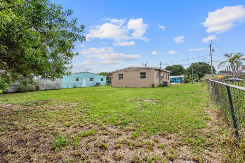 3 bedroom Single Family Residence at 1810 N 16th Court, Blakely Subdivision, Fort Pierce — photo 3