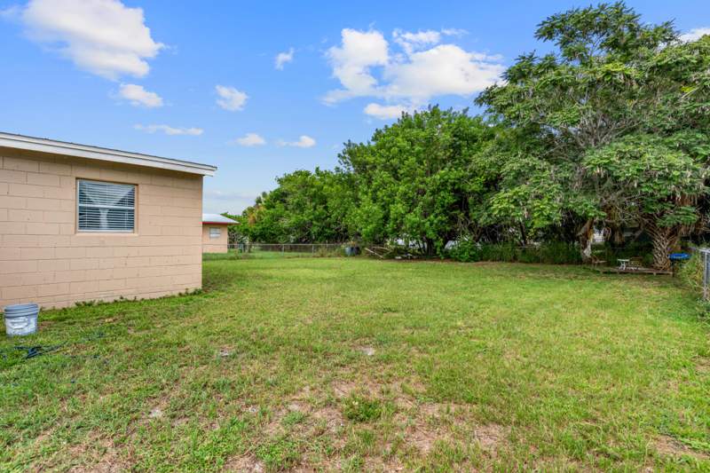 3 bedroom Single Family Residence at 1810 N 16th Court, Blakely Subdivision, Fort Pierce — photo 4