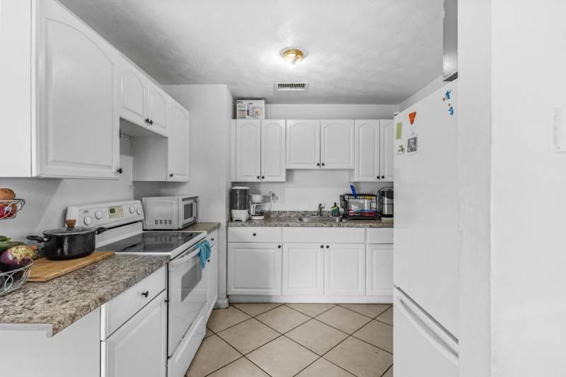3 bedroom Single Family Residence at 1810 N 16th Court, Blakely Subdivision, Fort Pierce — photo 5