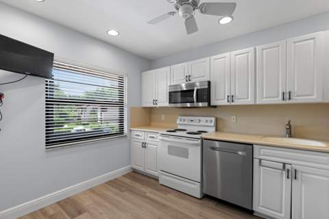9286 Vista Del Lago #F, Boca Raton FL - photo 8 of 36