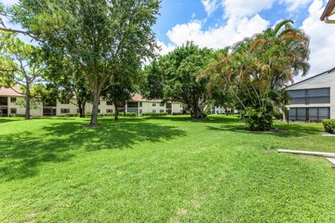3349 Lucerne Park Drive, Greenacres FL - photo 13 of 24