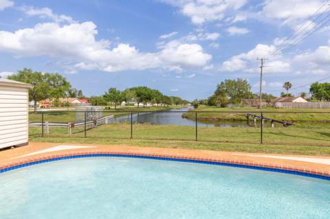 1240 Grandview Circle, Royal Palm Beach FL - photo 22 of 40
