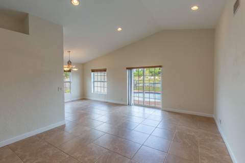 1240 Grandview Circle, Royal Palm Beach FL - photo 8 of 40