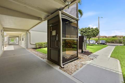 91 Flanders B, Delray Beach FL - photo 10 of 34