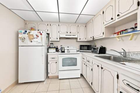 91 Flanders B, Delray Beach FL - photo 15 of 34