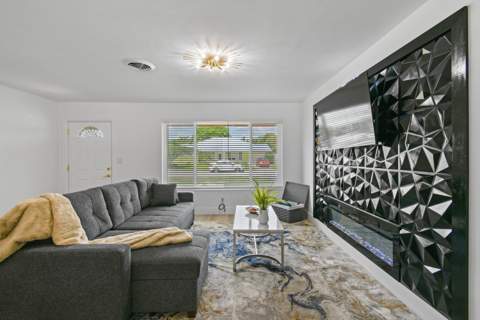 19005 SE Southgate Drive, Jupiter FL - photo 12 of 57