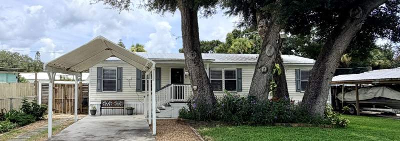 3 bedroom Manufactured Home at 5192 Amy Lane, Green Acres Unit 2, Fort Pierce — photo 2