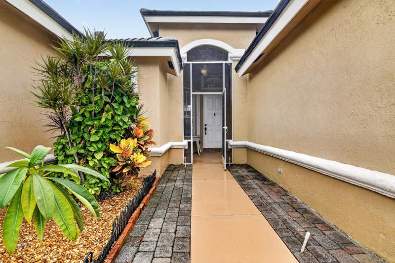 3 bedroom Single Family Residence at 6783 Las Colinas Court, Winston Trails Par 6, Lake Worth — photo 2