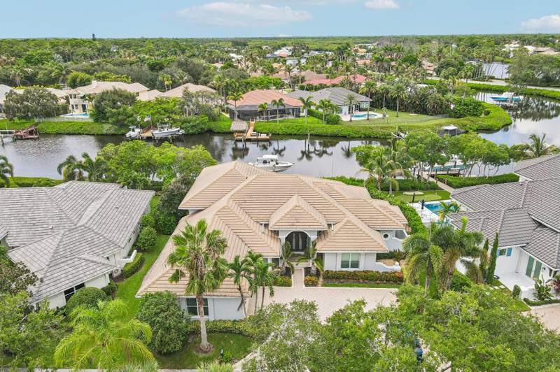 4 bedroom Single Family Residence at 8651 SE Somerset Island Way, Jupiter River Estates, Jupiter — photo 3