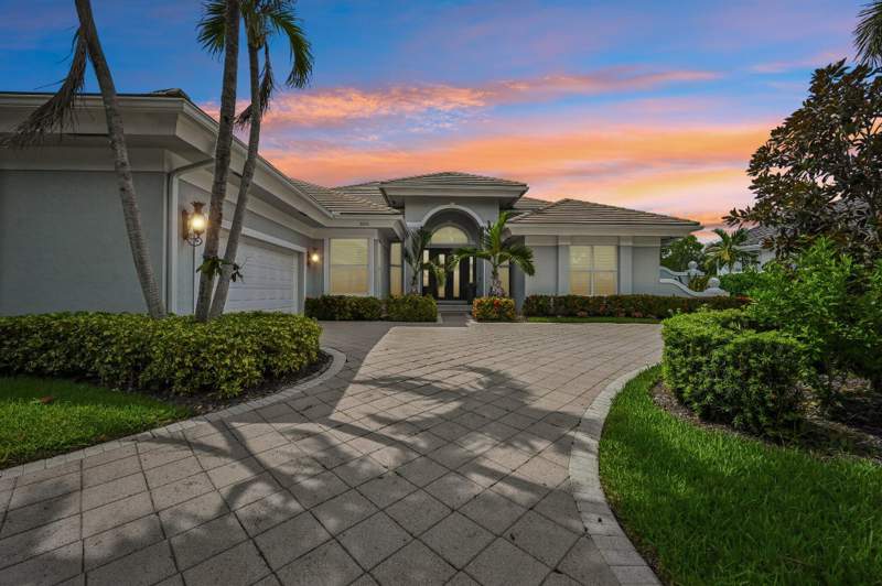 4 bedroom Single Family Residence at 8651 SE Somerset Island Way, Jupiter River Estates, Jupiter — photo 2