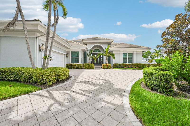 4 bedroom Single Family Residence at 8651 SE Somerset Island Way, Jupiter River Estates, Jupiter — photo 4