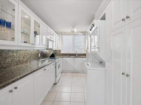 1370 S Ocean Boulevard #305, Pompano Beach FL - photo 6 of 27