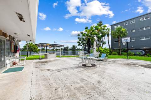 1040 Crystal Lake Drive #4, Deerfield Beach FL - photo 22 of 29