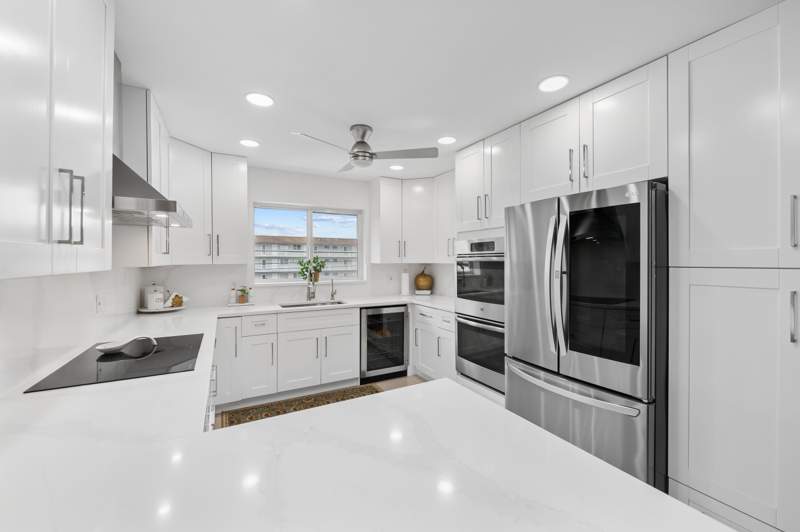 2 bedroom Condominium at 1040 Crystal Lake Drive #4, Chipper Condo, Deerfield Beach — photo 3