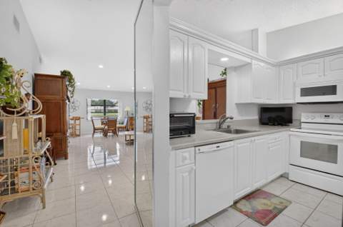 8427 Parkgate Road #C, Boca Raton FL - photo 7 of 48