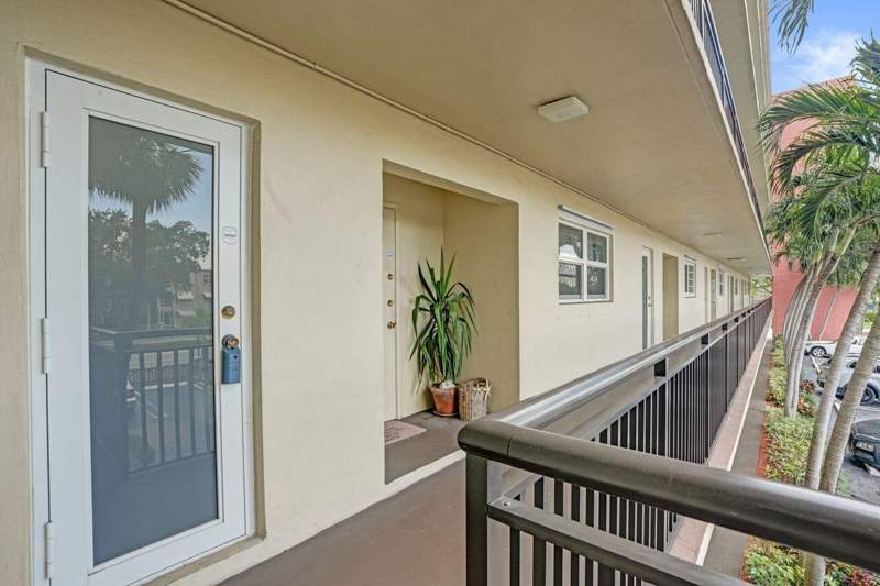 2 bedroom Condominium at 2350 NE 14th Street Causeway #205, Garden-Aire Village South Condo, Pompano Beach — photo 3