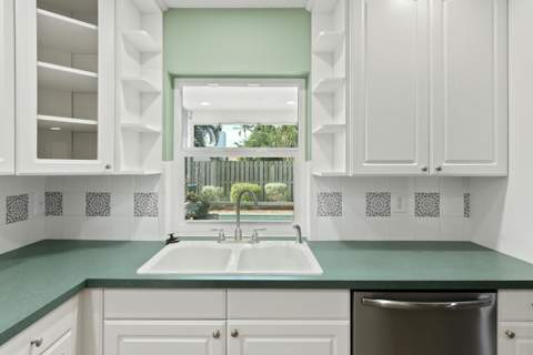 4368 Hawthorn Avenue, Palm Beach Gardens FL - photo 13 of 37