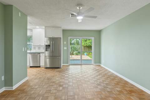4368 Hawthorn Avenue, Palm Beach Gardens FL - photo 7 of 37