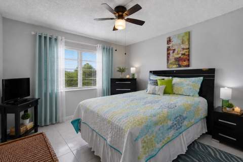 4640 Lucerne Lakes Boulevard #404, Lake Worth FL - photo 12 of 33
