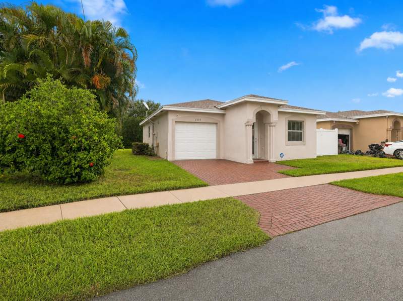 3 bedroom Single Family Residence at 2118 E Ridge Circle, East Ridge, Boynton Beach — photo 2