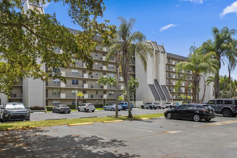 2 bedroom Condominium at 3150 W Rolling Hills Circle #704, Rolling Hills Golf And Tennis, Davie — photo 4