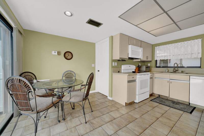 2 bedroom Single Family Residence at 5569 Lakeview Mews Drive, Indian Spring, Boynton Beach — photo 4