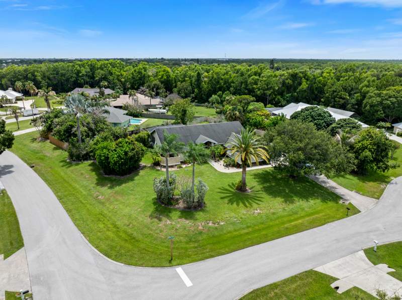 4 bedroom Single Family Residence at 202 NE Flax Terrace, Pinecrest Lakes, Jensen Beach — photo 3