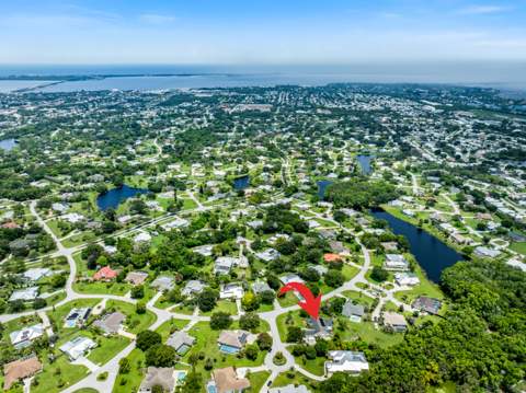 202 NE Flax Terrace, Jensen Beach FL - photo 8 of 51