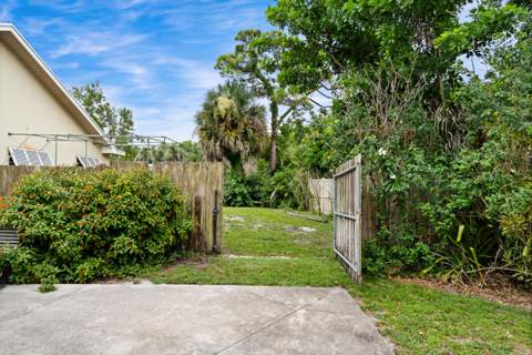 202 NE Flax Terrace, Jensen Beach FL - photo 12 of 51