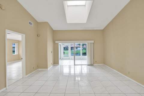 6394 Pointe Pleasant Circle, Delray Beach FL - photo 18 of 40
