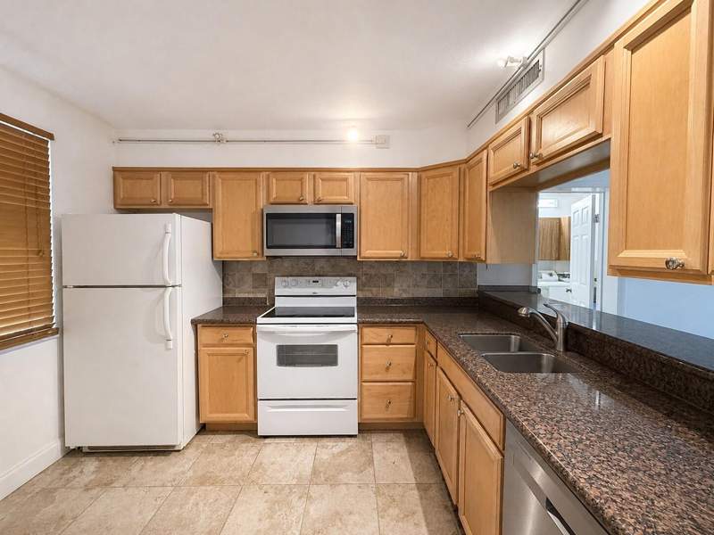 2 bedroom Condominium at 6025 S Balboa Circle #306, Whitehall Condo At Camino Real, Boca Raton — photo 5