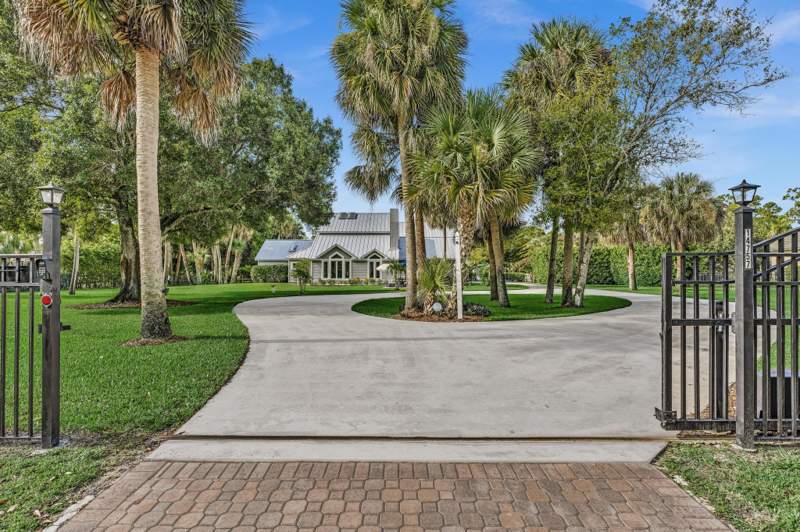 6 bedroom Single Family Residence at 14757 Stirrup Lane, Paddock Park, Wellington — photo 2