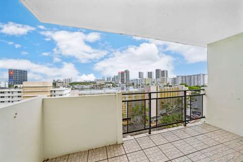 401 Golden Isles Drive #1014, Hallandale Beach FL - photo 19 of 28