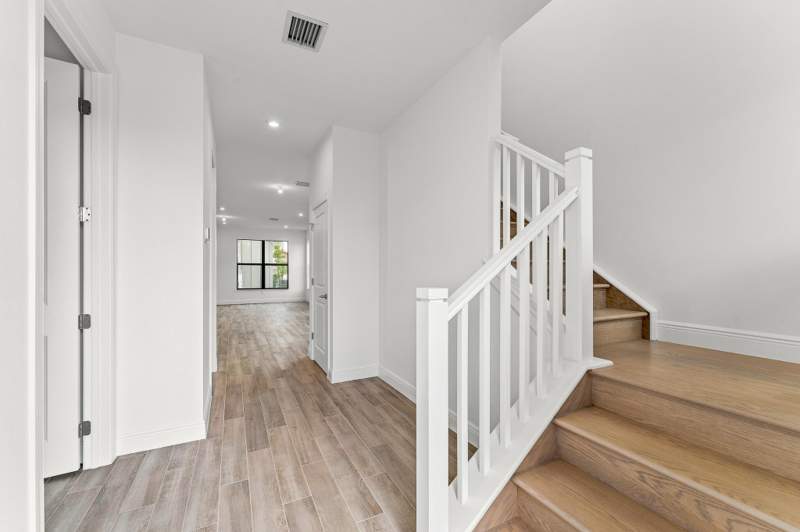 4 bedroom Single Family Residence at 911 SW Newfield Avenue, Newfield Crossroads, Palm City — photo 2