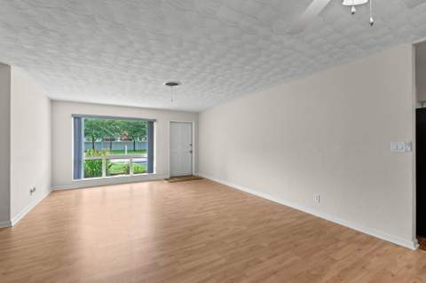 4987 SW 25th Avenue, Dania Beach FL - photo 10 of 40