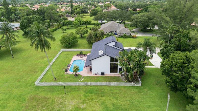 4 bedroom Single Family Residence at 10400 W Tara Boulevard, Tara Estates As, Boynton Beach — photo 2