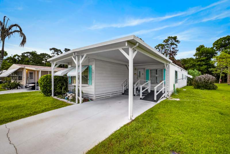 2 bedroom Mobile Home at 40 Montilla Way, Spanish Lakes Golf Village, Port St. Lucie — photo 2