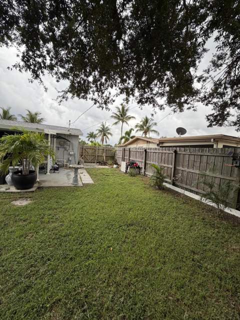 3407 Taconic Drive, West Palm Beach FL - photo 15 of 24