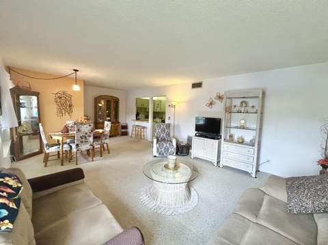 132 Lake Pine Circle #B-2, Greenacres FL - photo 16 of 42