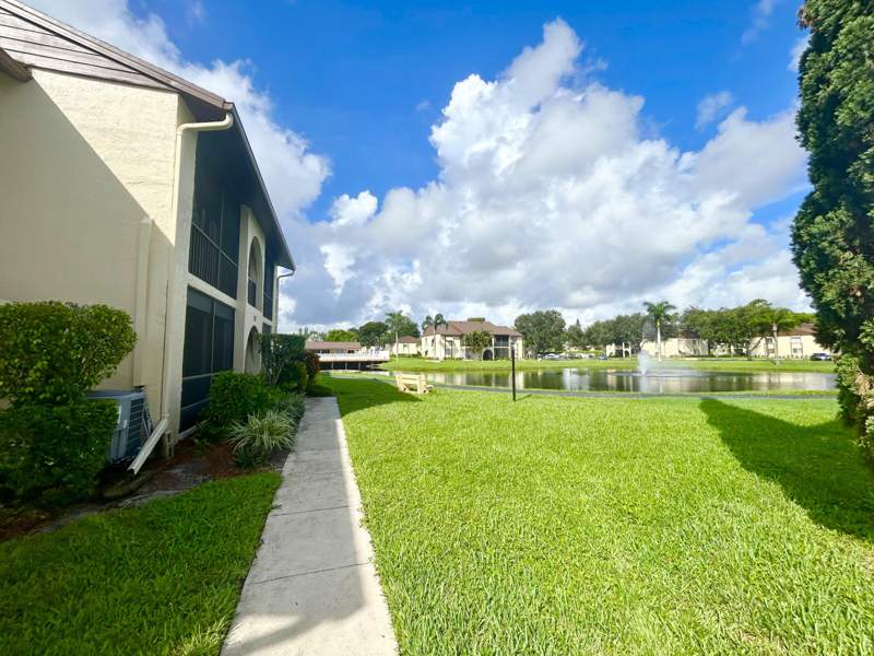 2 bedroom Condominium at 132 Lake Pine Circle #B-2, Pine Ridge South I Condo, Greenacres — photo 2