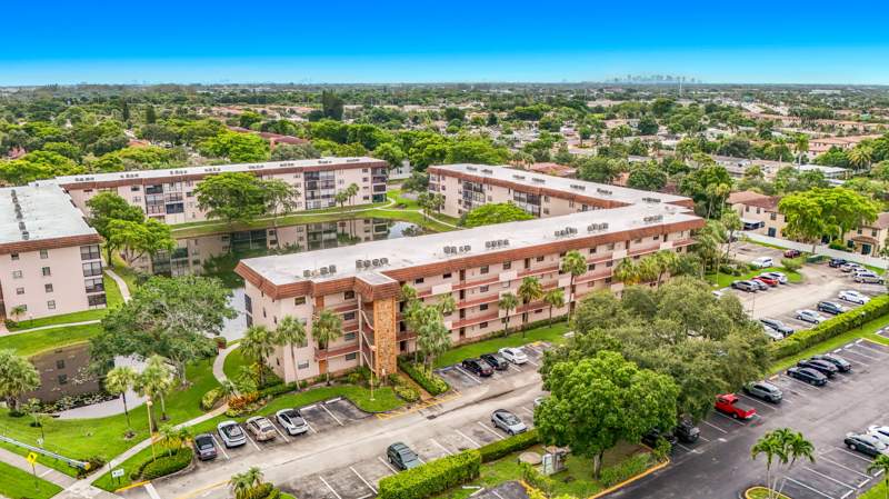 2 bedroom Condominium at 4970 E Sabal Palm Boulevard #412, Lakes Of Carriage Hills, Tamarac — photo 3