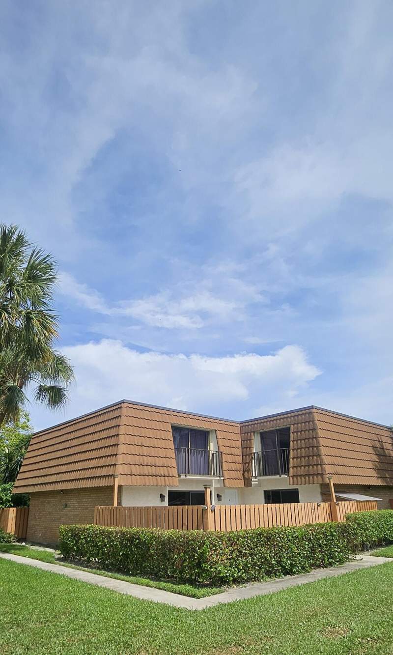 2 bedroom Townhouse at 141 Heritage Way, Village Of Sandalwood Lakes- North, West Palm Beach — photo 2